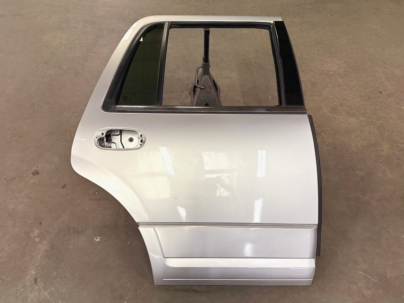 ⭐2007-2017 LINCOLN NAVIGATOR L REAR RIGHT PASS SIDE DOOR PANEL COVER OEM LOT2703