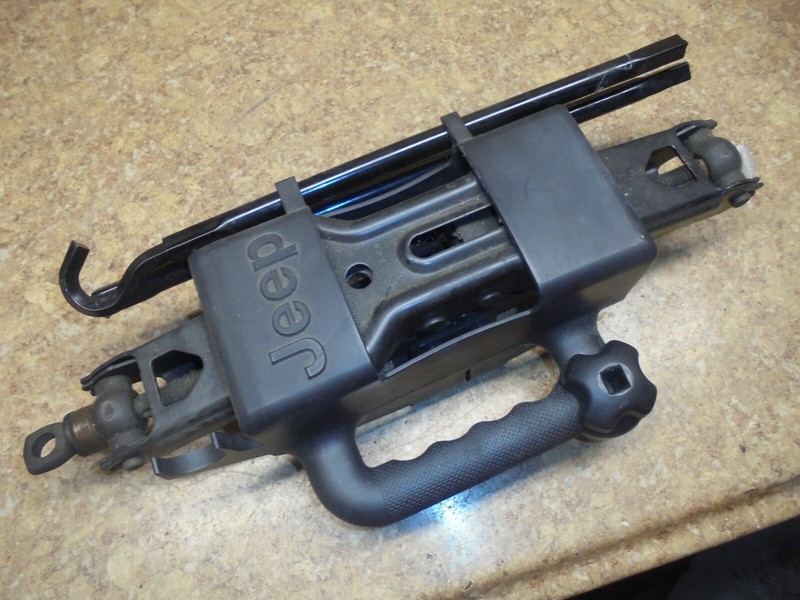 2003 Jeep Liberty Sport 3.7 Emergency Tire Jack Tool Kit Change Spare Storage 03