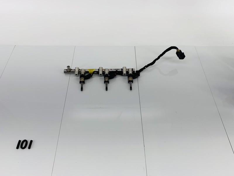 14-16 KIA CADENZA 3.3L V6 GAS ENGINE MOTOR LEFT SIDE FUEL INJECTOR RAIL OEM
