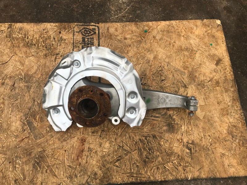 BMW F06 F10 F12 528I FRONT LEFT KNUCKLE SUSPENSION SPINDLE WHEEL 31216775769 OEM