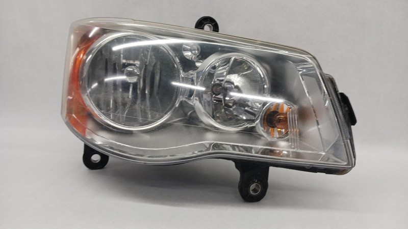 09-'10 CHRYSLER TOWN & COUNTRY Right passenger headlight OEM Grade B
