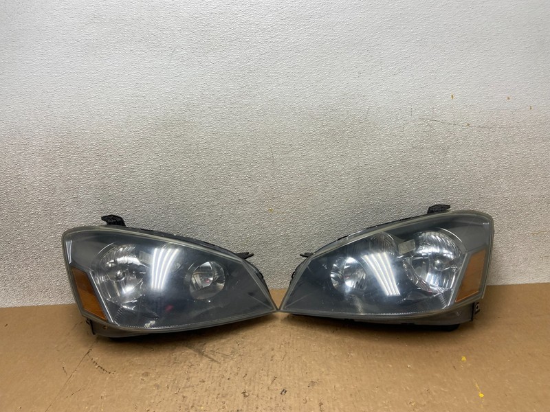 2005 to 2006 Nissan Altima Left+Right Side Set Halogen Headlights OEM Z9335 DW
