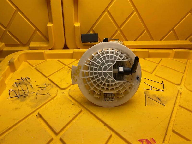 2011-2014 Chrysler 300 3.6L Fuel Pump Sending Level Unit Assembly 68053476AA