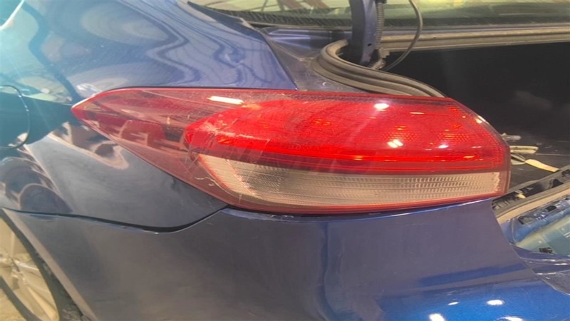Driver Tail Light Incandescent Sedan Fits 17-18 FORTE 3524563