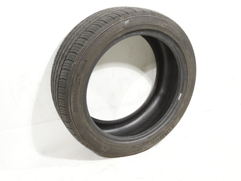 Used Tire CUMHO Crugen 245/45/R19 R19 98H Life 90% OEM (LOCAL ONLY)