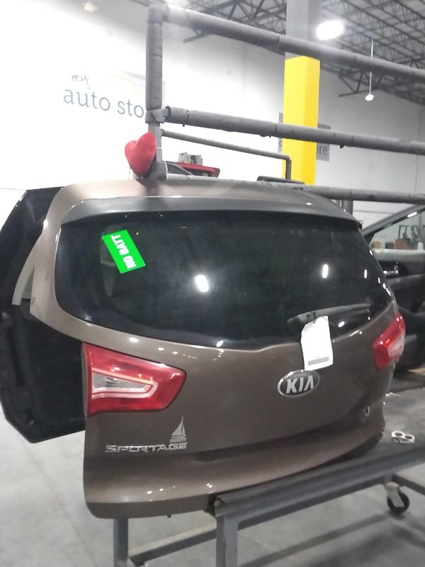 Used Deck Lid fits: 2013 Kia Sportage w/spoiler w/rear view camera Grade A