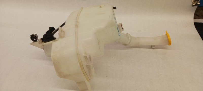 2011 MAZDA 3 Washer Bottle reservoir pump Sedan standard capacity 2.0L OEM 10 11
