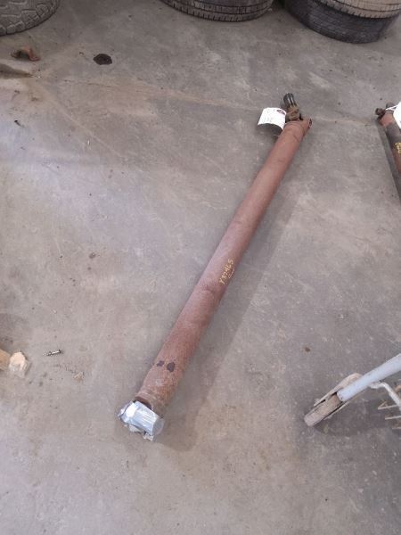 Rear Drive Shaft 4WD 8.1L Fits 01-06 SUBURBAN 2500 270190