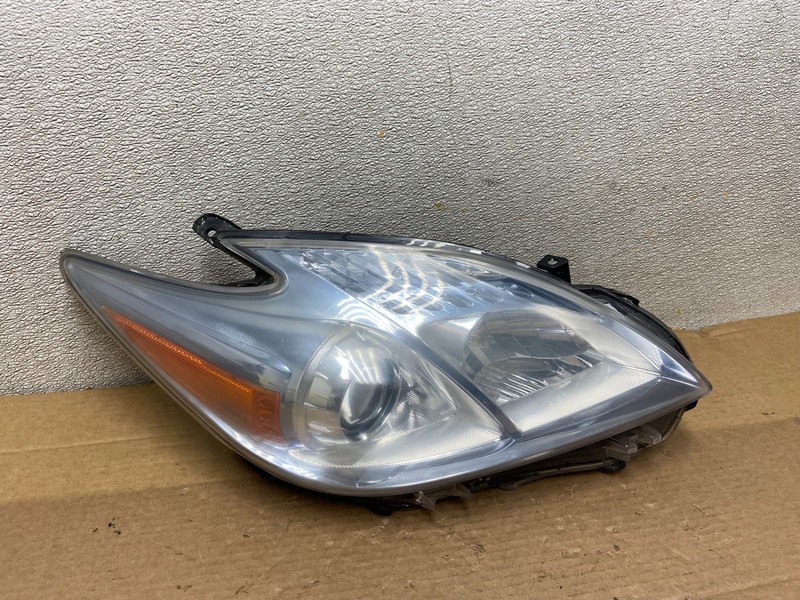 2010 - 2011 Toyota Prius Right Passenger Rh Halogen Headlight OEM AB5142 DW