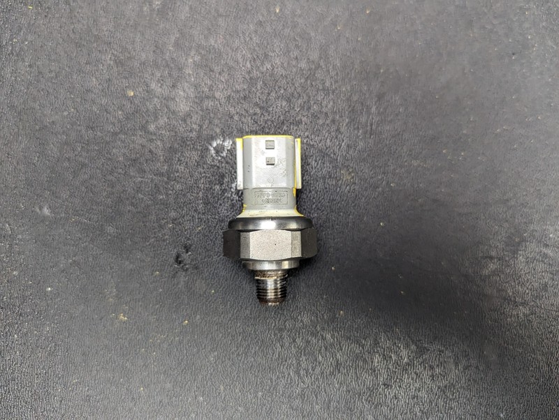 Engine Oil Pressure Sensor 2018 Nissan Pathfinder 25070-1MC0A 2019 2020 - 2023