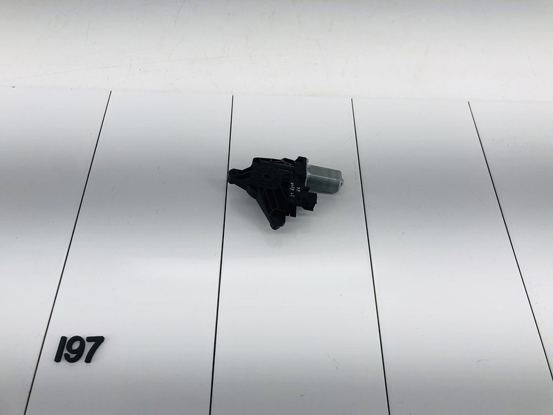 15-23 JEEP RENEGADE REAR RIGHT SIDE DOOR WINDOW REGULATOR MOTOR OEM
