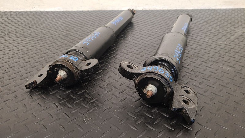 18-24 Chevrolet Traverse Rear Shock Absorber Pair OEM 84315234