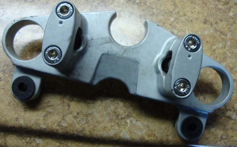 2009 09 Suzuki GS500FH GS500 GS 500 F Triple Tree Fork Clamp Riser Top Upper L1