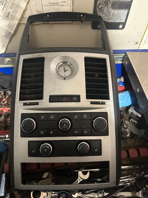 08-10 DODGE CARAVAN TOWN AND COUNTRY FRONT HEATER AC CONTROL UNIT W/ BEZEL TRIM