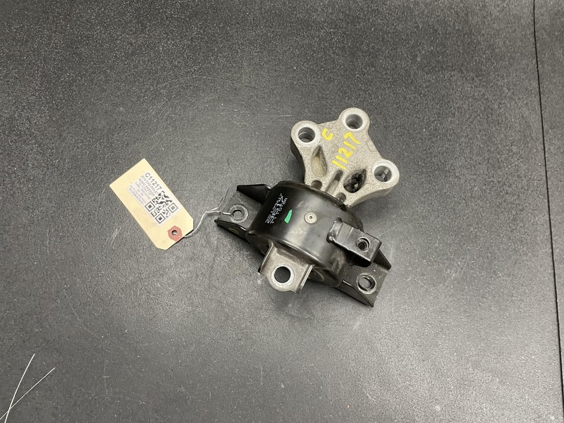 Transmission Mount Bracket 2019 Chevrolet Sonic 95199617 2012 2013 2014 - 2020