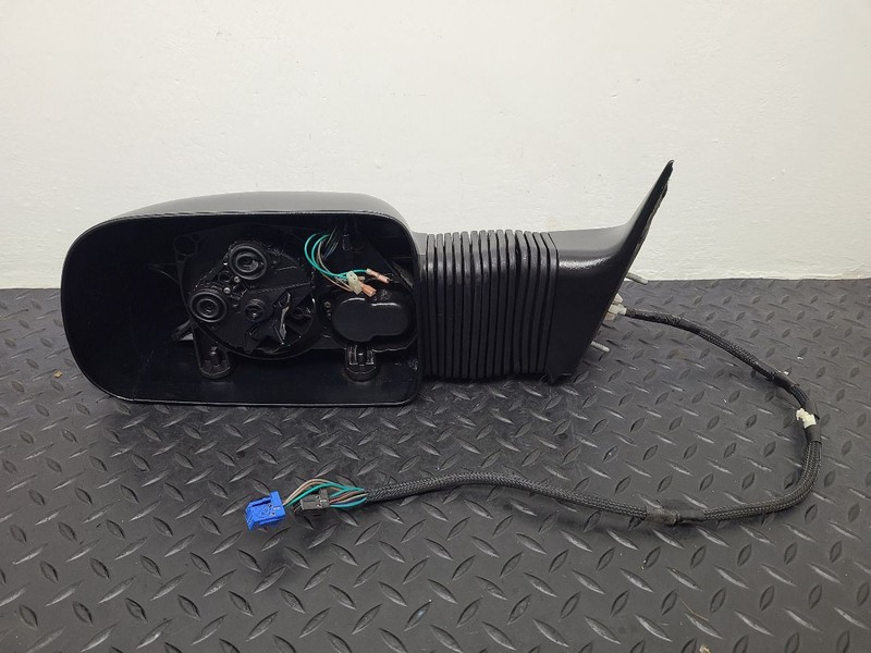 03-05 Chevrolet Silverado 2500 Left Driver Side View Power Mirror OEM 19153377