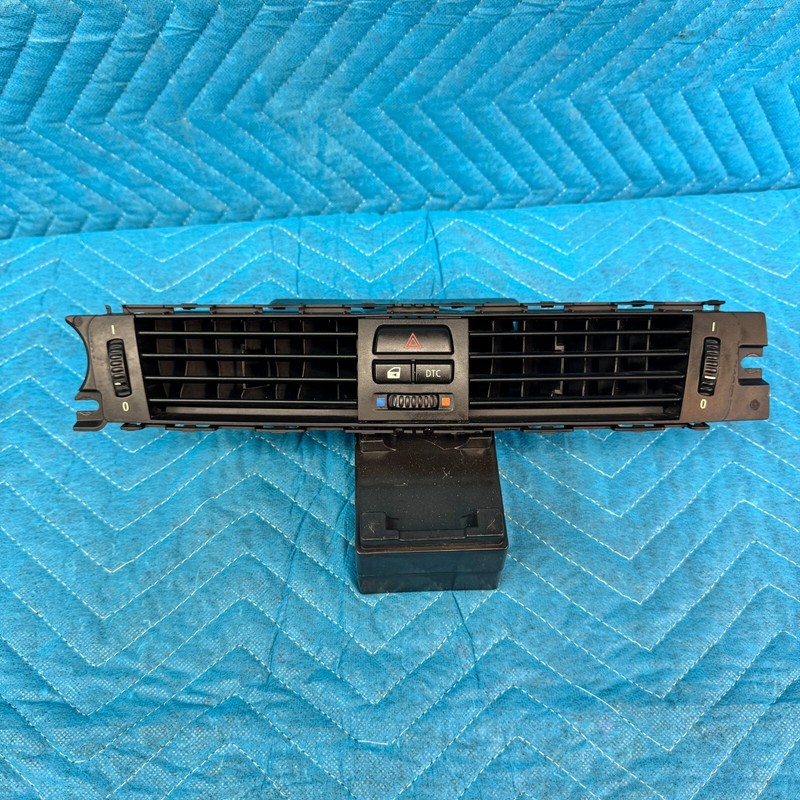 06-12 BMW 330 e90Dashboard Center Fresh Air AC Vent Grille OEM