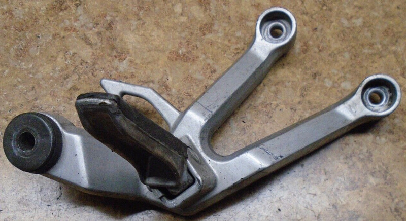 03 Suzuki SV1000 SV1000SK3 SV 1000 SK3 Right Rear Back Foot Peg Pedal Passenger