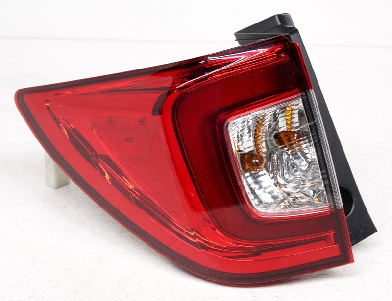 OEM Honda Pilot Left Driver Side Tail Lamp 33550-TG7-A11 Lens Chip
