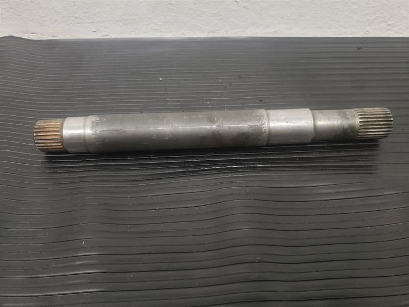 2002-2009 Chevy Trailblazer 4x4 Front Axle Intermediate Jack Shaft OEM 12479125