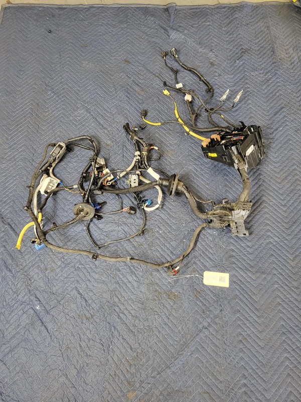 Used Oem Kia Engine Bay Fuse Box Wiring Harness for 2021 Seltos 2.0L FWD