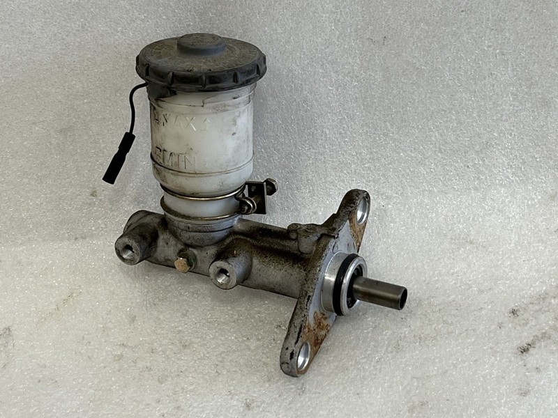 1982 1983 1984 1985 HONDA ACCORD BRAKE MASTER CYLINDER WITH RESERVOIR