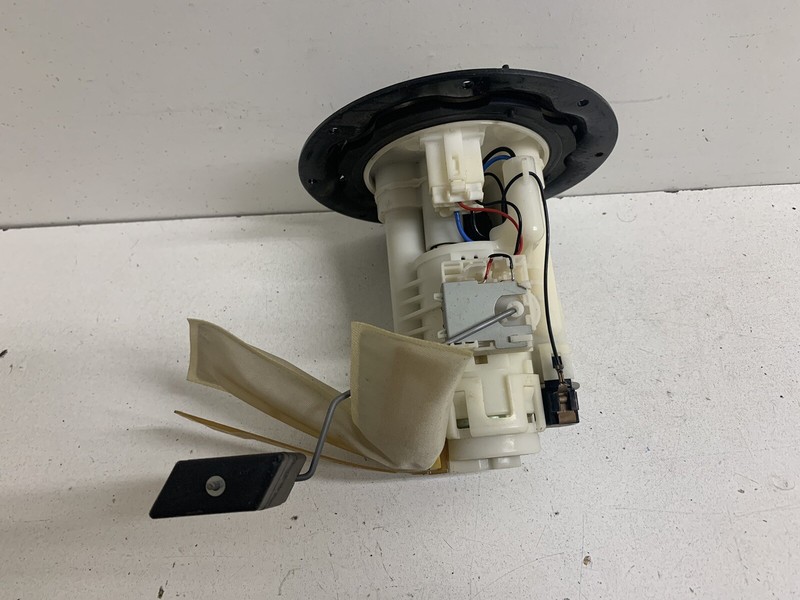 2002-2006 Mazda 6 MPV Fuel Pump w Sending Unit & Bracket Oem