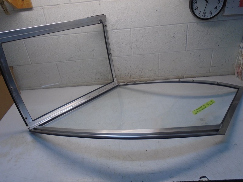 Z7 1997 Starcraft 1810 Boat Windshield Passenger Port Left and Center