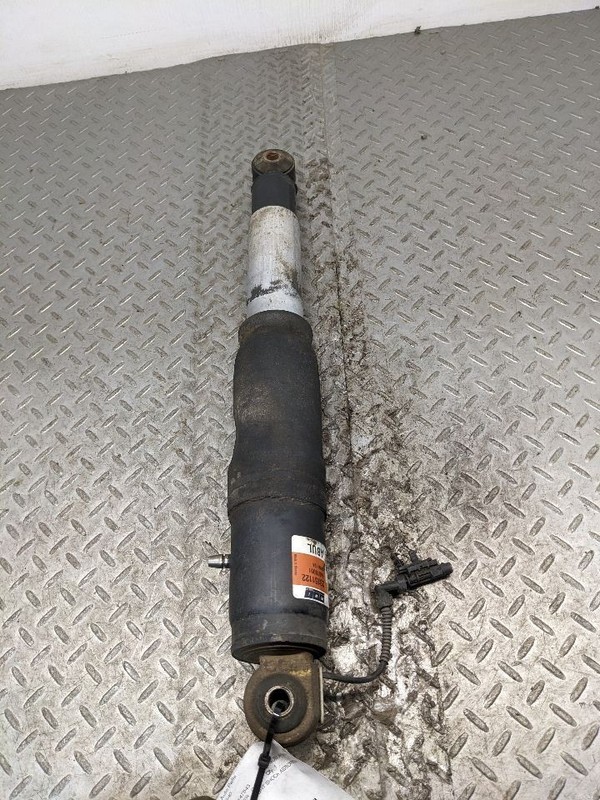 15-20 Suburban Rear End Passenger Side Right RH RR Shock Absorber Air Ri 1172401