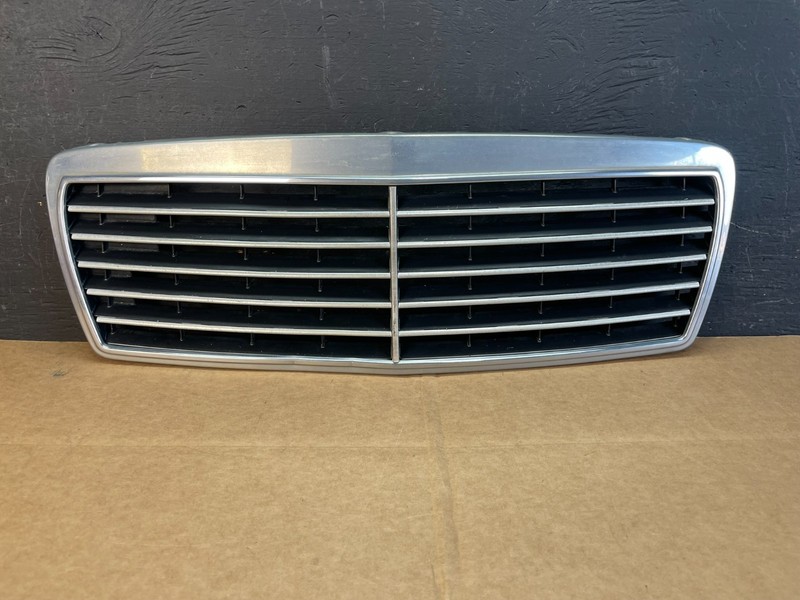 1996 to 1999Mercedes E320 E430 Wagon Sedan W210 Front Grille Chrome AE0832 DG