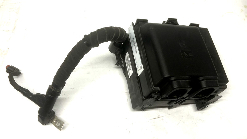 2020-2024 Ford Escape Engine Fuse Realy Box With Cover Fuses And Battery Cable