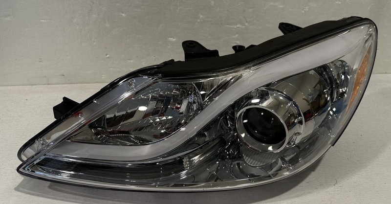 2012-14 Hyundai Genesis Sedan LH Headlight HID Xenon OEM Part# 92101-3M