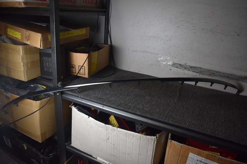 2023 GMC YUKON DENALI BUMPER TRIM FACTORY OEM