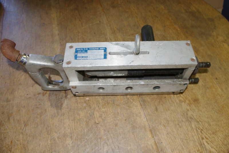 GMTB Tooling Dual Roto Tool M/N Rear Stab U-Bolt Right Hand 325-330