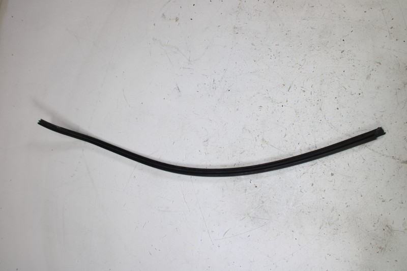 03-07 INFINITI G35 SEDAN - DRIVER LEFT EXTERIOR WINDOW GLASS SIDE TRIM - OEM