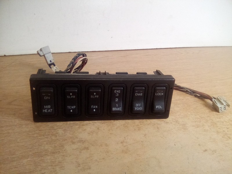 International LT 3549776C4 Dash Console Switch "MISSING A CLIP"