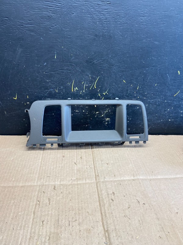 2009-2010 Nissan Murano Radio Center Console Display Bezel Air Vent OE AA8004 DG