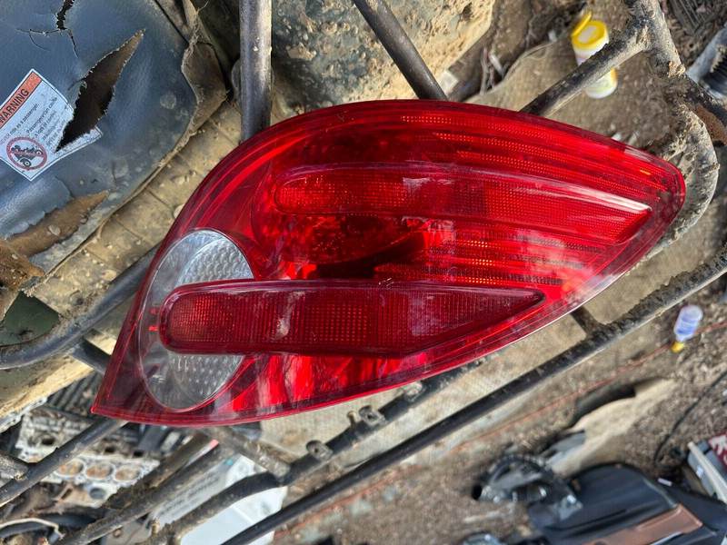 06-10 MERCEDES BENZ R350 R500 R320 R63 R CLASS RH PASSENGER SIDE TAILLIGHT