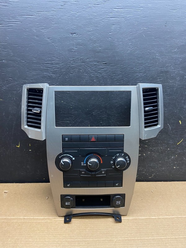 2008 to 2010 Jeep Grand Cherokee Center A/C Heater Climate Control W0111 DG