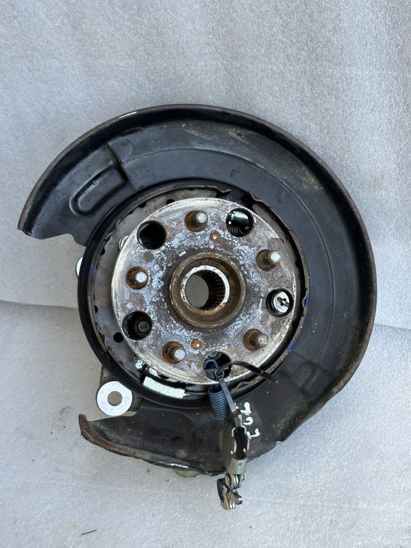 2013 - 2019 LEXUS GS350 GS450h RC300 RC350 LEFT REAR KNUCKLE SPINDLE HUB