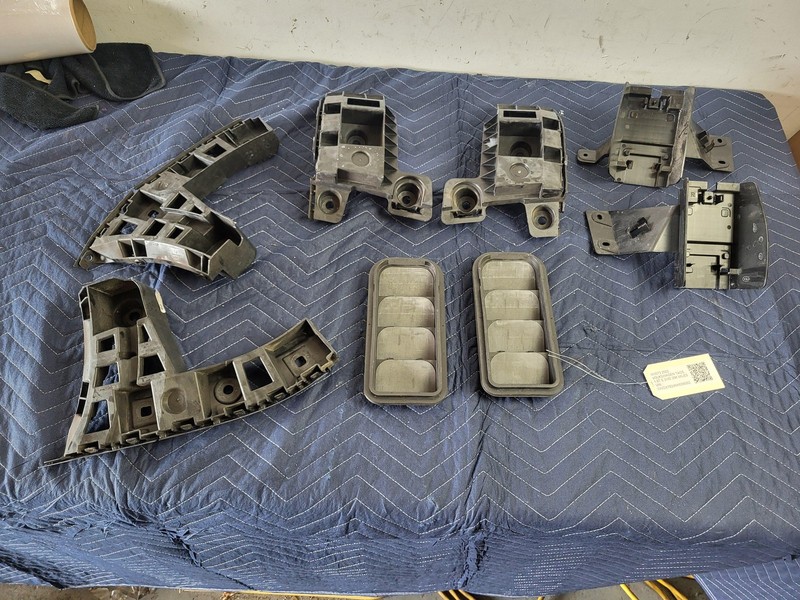 Used Oem Volkswagen Rear Bumper Brackets & Quarter Pressure Vents 2022-2025 Taos