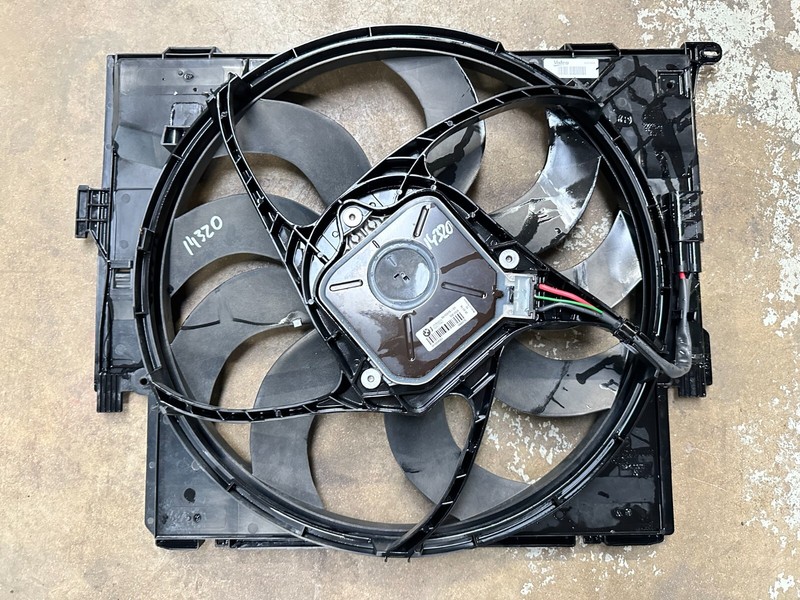 12-18 BMW 228i 320i 328i N20 ENGINE RADIATOR COOLING FAN MOTOR ASSEMBLY OEM