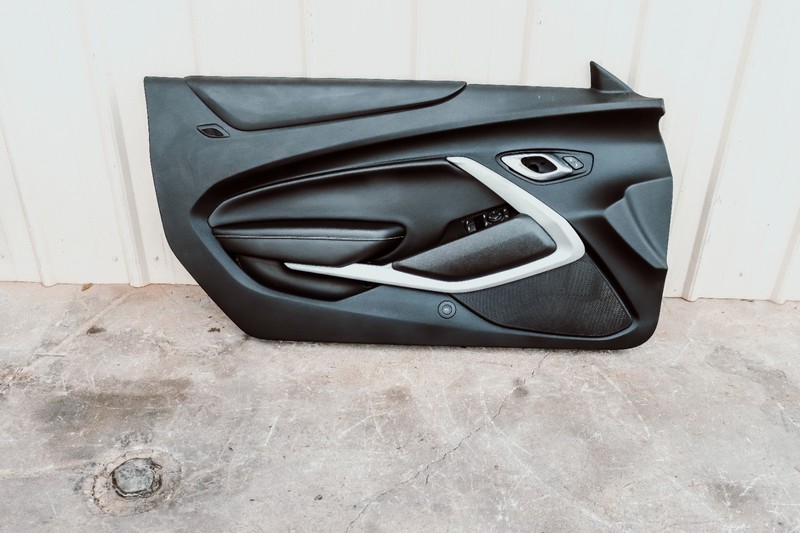 2016-2024 Chevrolet Camaro Front Door Trim Panel LH Driver 84613666 *USED*