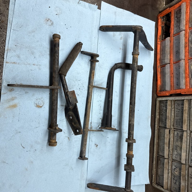 Dixon Riding Lawn Mower Speed ZTR 30 Misc Brackets And Deck Lift Handles