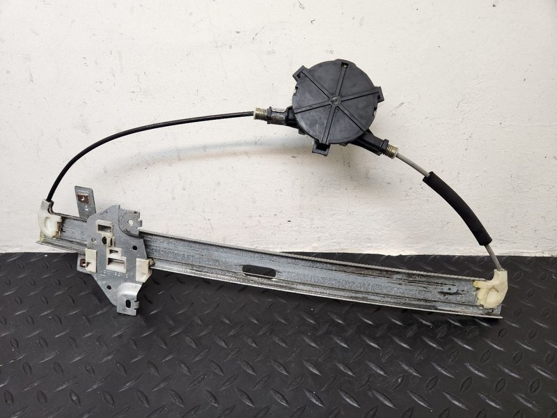 02-05 Saturn VUE Left Driver Window Manual Regulator OEM 22690807