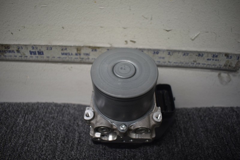 2013-2015 LEXUS ES350 ABS ANTI LOCK BRAKE PUMP FACTORY OEM