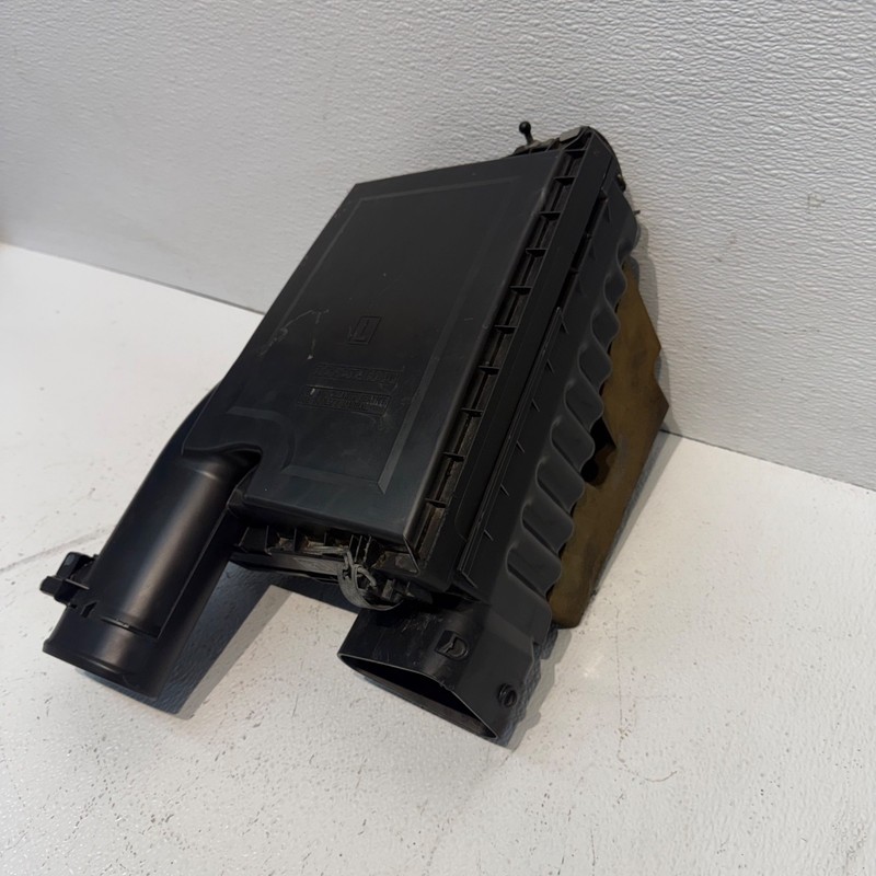 07-12 Lexus LS460 XF40 Left Side Air Cleaner Filter Box 1770238010 Oem