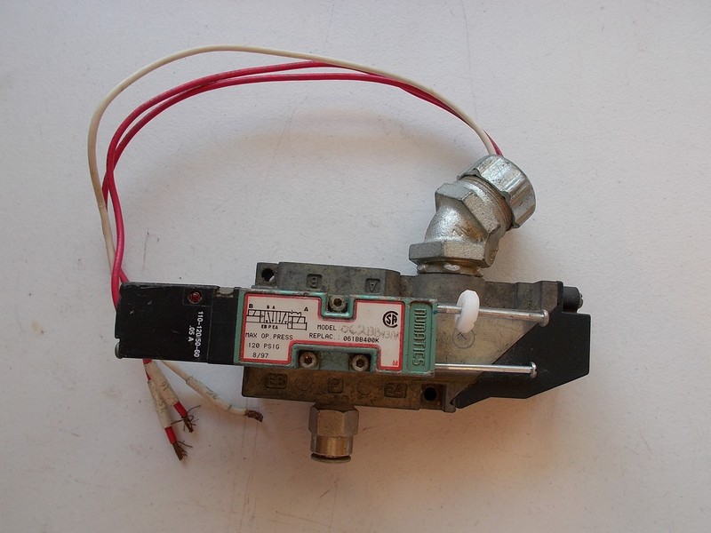 Numatics 062BB43AK Valve 061BB400K 120 PSIG 8/97 110-120/50-60 .05A