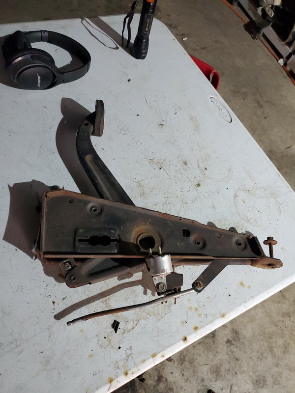 1969 MERCEDES W114 R107 PARKING BRAKE PEDAL EMERGENCY LINKAGE DRIVER OEM