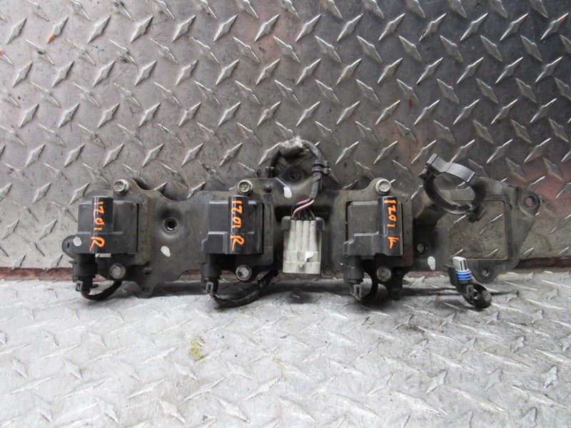00-06 GMC YUKON XL 1500 PASSENGER SIDE IGNITION COIL BRACKET MITSUBISHI 12558693